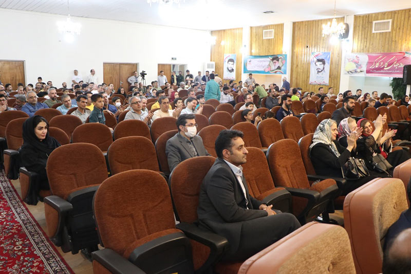 حضور بازنشستگان و خانواده های ایشان در مراسم آیین تجلیل از بازنشستگان شرکت سیمان تهران